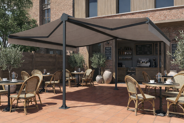 Store banne double pente Aquila, le store sur pieds robuste et indémodable