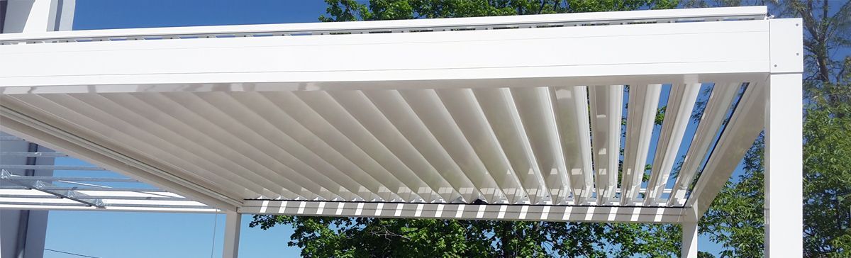 Pergola bioclimatique à lames orientables Orilon 2, armature Blanc RAL9010 Satiné - structuré et lames Blanc RAL9010 Satiné